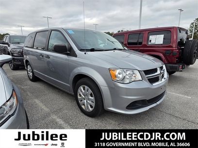 Used 2019 Dodge Grand Caravan SE w/ UConnect Hands-Free Group
