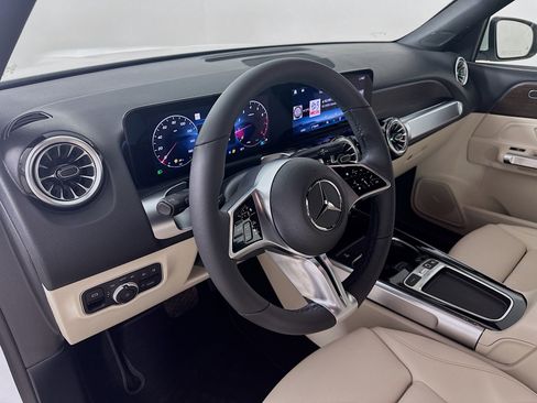 Certified 2025 Mercedes-Benz GLB 250 4MATIC image 9
