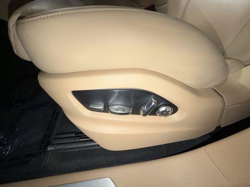 Used 2021 Porsche Cayenne image 14