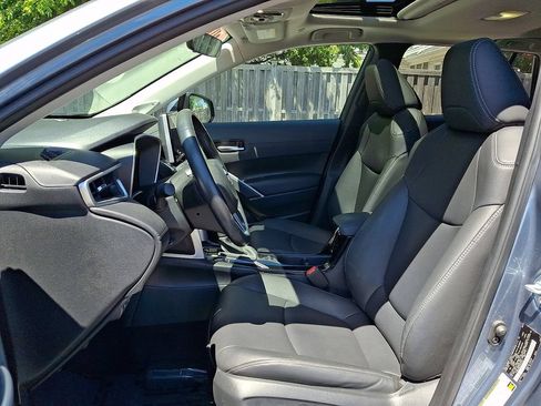 Used 2023 Toyota Corolla Cross XLE w/ Convenience Package AWD/4WD image 14