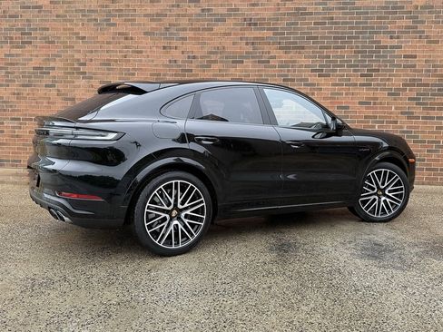 New 2024 Porsche Cayenne Turbo image 7