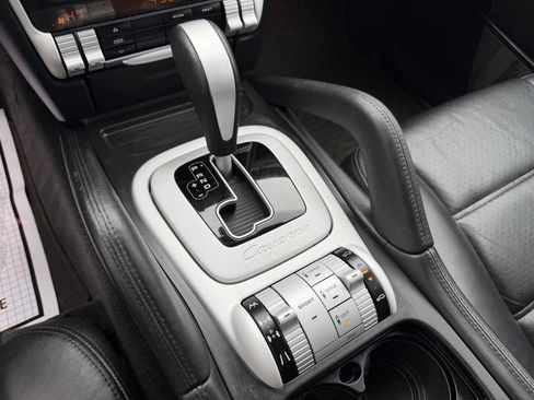 Used 2008 Porsche Cayenne Turbo image 21