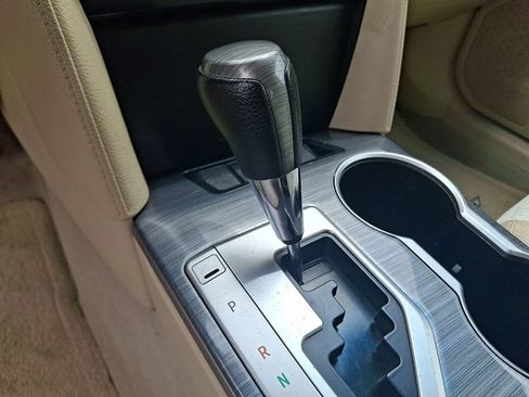 Used 2013 Toyota Camry LE FWD image 17