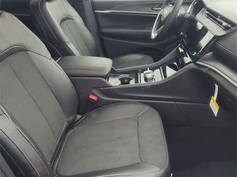 New 2026 Jeep Grand Cherokee Altitude image 22