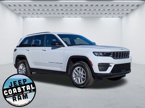 New 2025 Jeep Grand Cherokee Laredo image 1