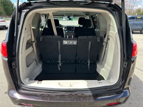 Used 2017 Chrysler Pacifica Touring image 23