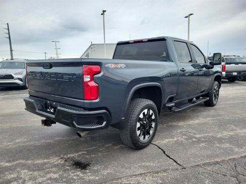 Used 2020 Chevrolet Silverado 2500 Custom w/ Custom Value Package image 4