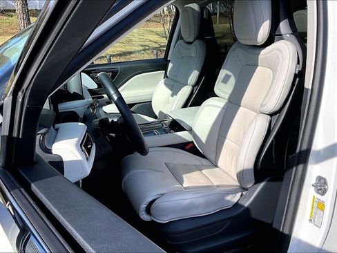 Certified 2025 Lincoln Aviator Reserve w/ Equipment Group 201A image 25