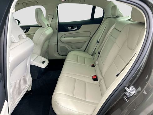 Used 2020 Volvo S60 T5 Momentum image 19