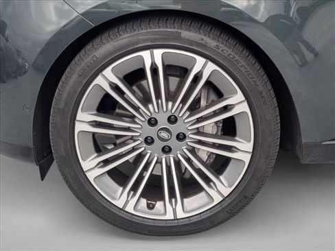 Used 2025 Land Rover Range Rover SE AWD/4WD image 19