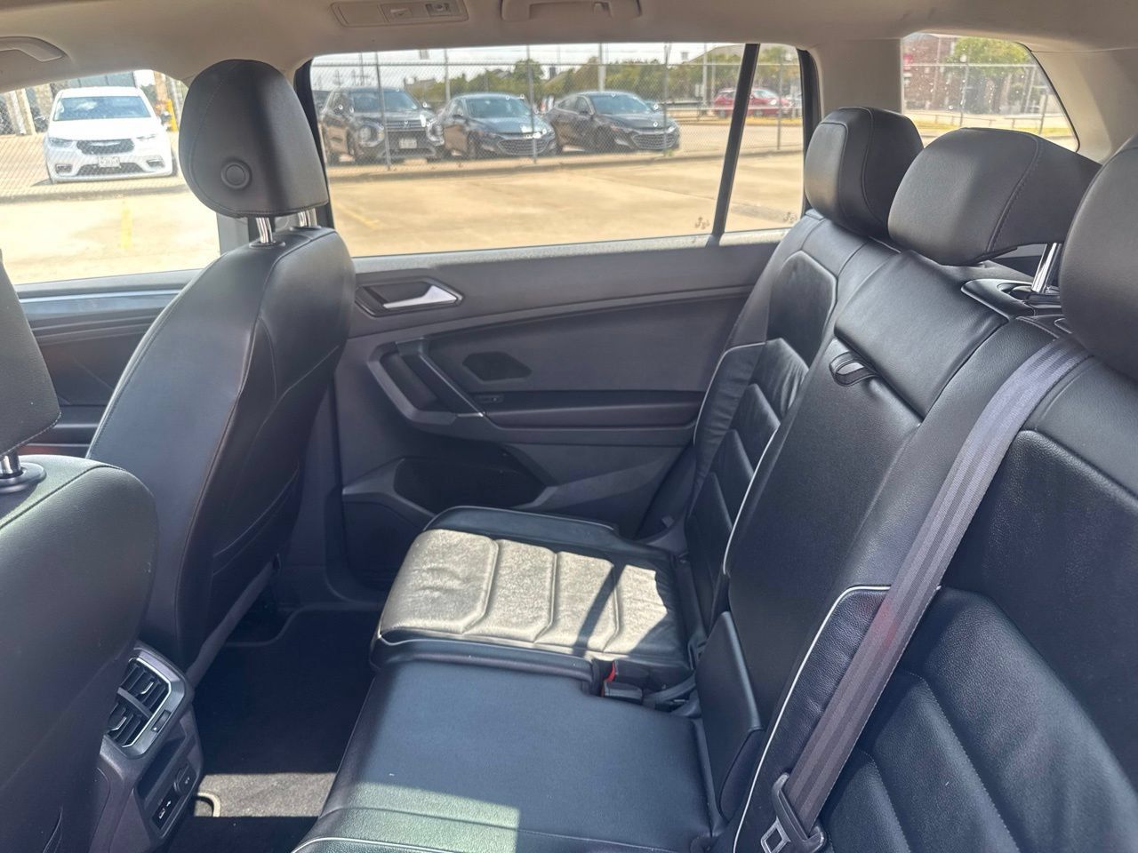 Used 2018 Volkswagen Tiguan SEL Premium FWD image 41