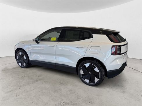 New 2025 Volvo EX30 Plus w/ Protection Package Premier image 3