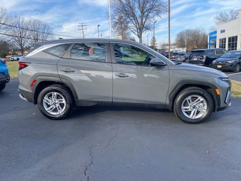 New 2025 Hyundai Tucson SE image 2