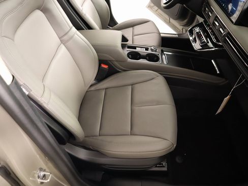 New 2025 Lincoln Corsair Reserve w/ Equipment Group 202A image 14