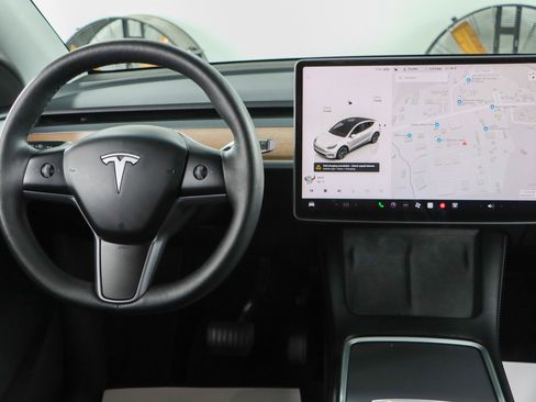 Used 2024 Tesla Model Y Long Range image 17