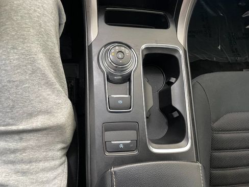 Used 2018 Ford Fusion SE w/ Fusion SE Technology Package image 37