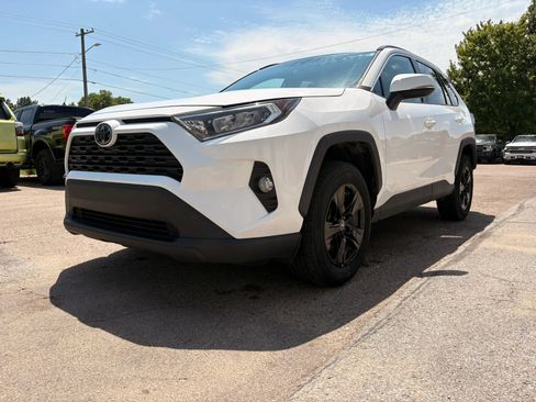 Used 2021 Toyota RAV4 XLE AWD/4WD image 4
