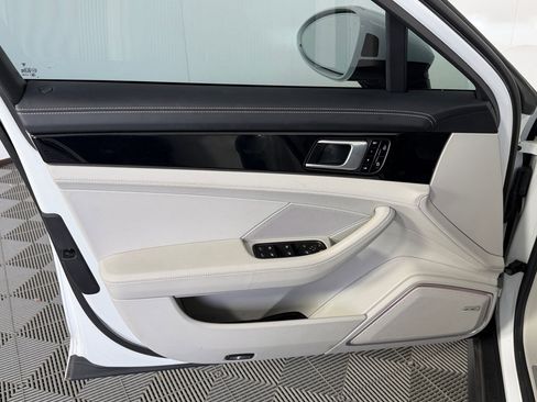 Used 2021 Porsche Panamera image 12