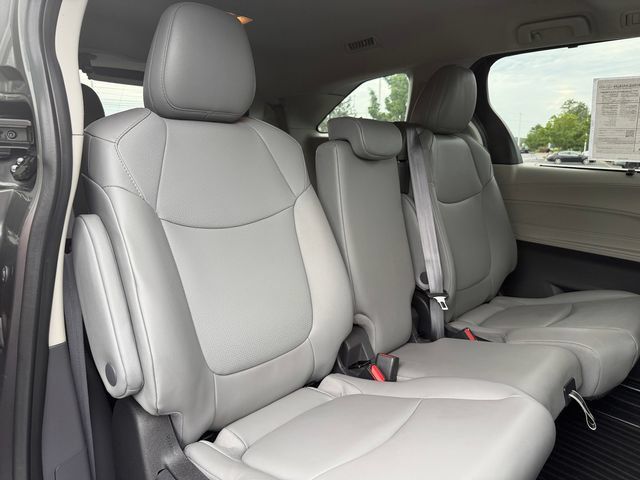 Certified 2022 Toyota Sienna XLE FWD image 18