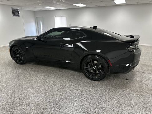 Used 2019 Chevrolet Camaro SS RWD image 6