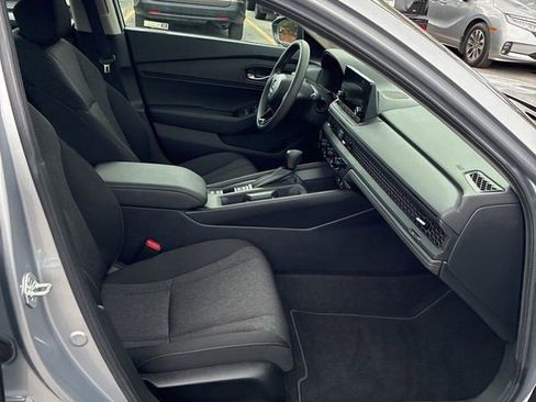 Used 2025 Honda Accord SE image 13