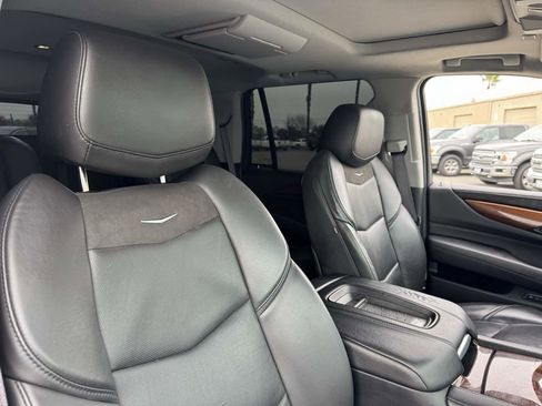 Used 2017 Cadillac Escalade Luxury image 15