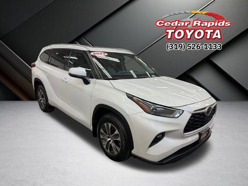 Certified 2022 Toyota Highlander XLE image 1