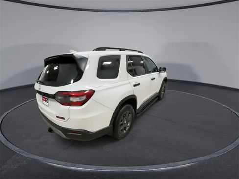 Used 2023 Honda Pilot TrailSport image 8