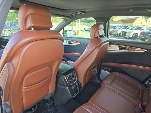 Used 2016 Lincoln MKX Reserve w/ Luxury Package image 9