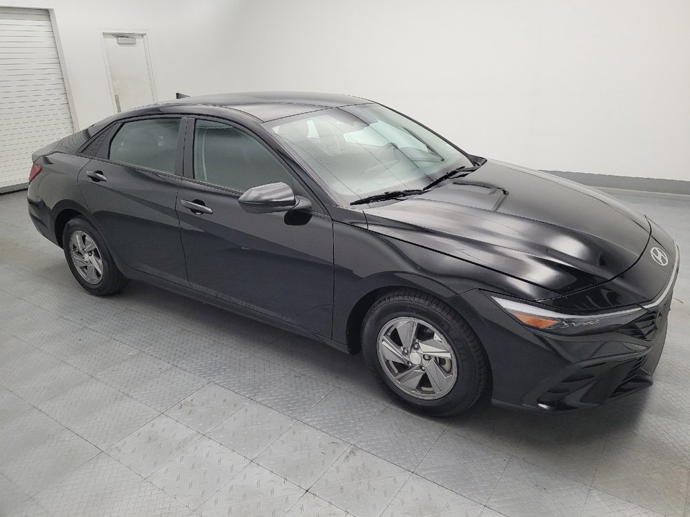 Used 2025 Hyundai Elantra SE FWD image 11