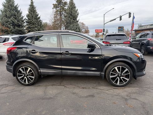 Used 2018 Nissan Rogue Sport SL w/ SL Premium Package image 6