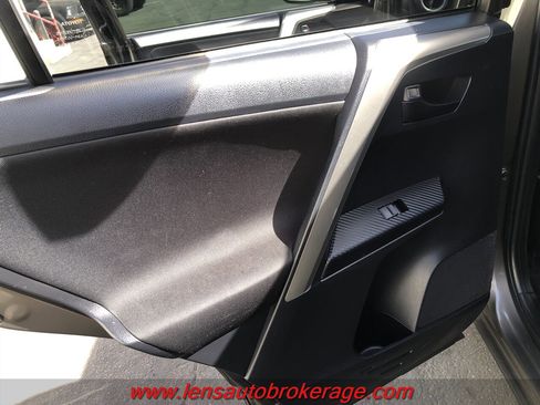 Used 2014 Toyota RAV4 LE FWD image 16