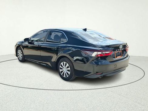 Used 2022 Toyota Camry LE image 2