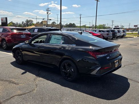 New 2026 Hyundai Elantra SEL Sport Premium FWD image 9