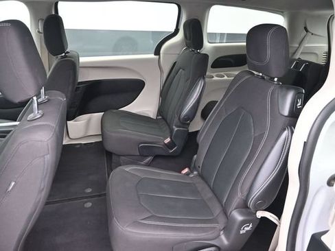 Used 2022 Chrysler Voyager LX FWD image 25