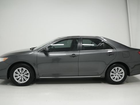Used 2012 Toyota Camry LE image 7