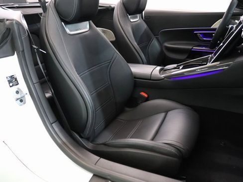 Used 2022 Mercedes-Benz SL 55 AMG 4MATIC w/ Driver Assistance Package image 21