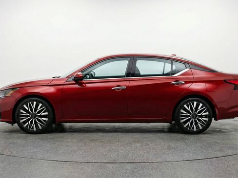 Used 2025 Nissan Altima 2.5 SV FWD image 5
