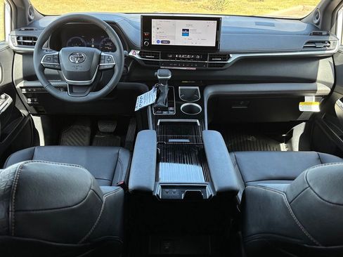 New 2026 Toyota Sienna XLE Woodland Edition AWD/4WD image 10