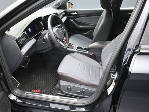 Used 2025 Volkswagen Jetta GLI Autobahn image 17