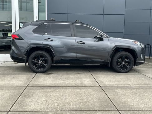Used 2021 Toyota RAV4 XSE AWD/4WD image 2