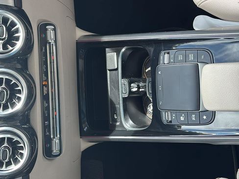 Used 2022 Mercedes-Benz GLB 250 image 32