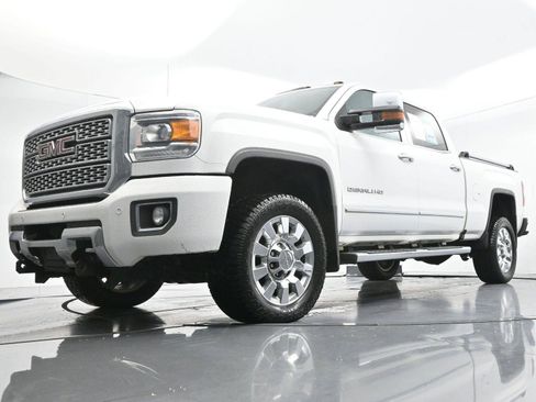 Used 2019 GMC Sierra 2500 Denali w/ Duramax Plus Package AWD/4WD image 45