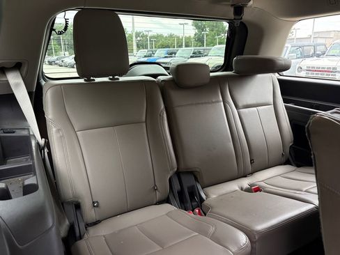 Used 2020 Ford Expedition XLT w/ Equipment Group 202A RWD image 30