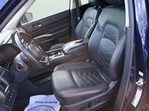 Used 2022 Nissan Pathfinder Platinum w/ Cargo Package image 21