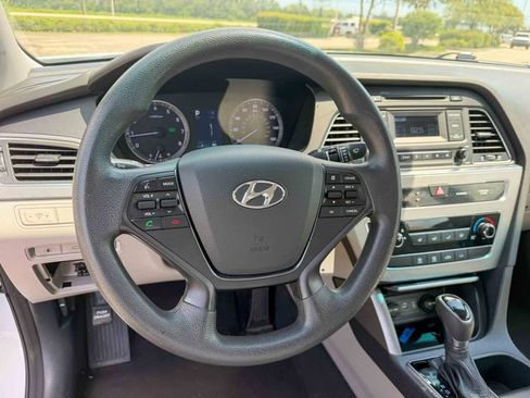 Used 2015 Hyundai Sonata SE FWD image 11
