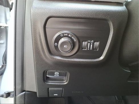 Used 2023 Jeep Grand Cherokee Limited image 15