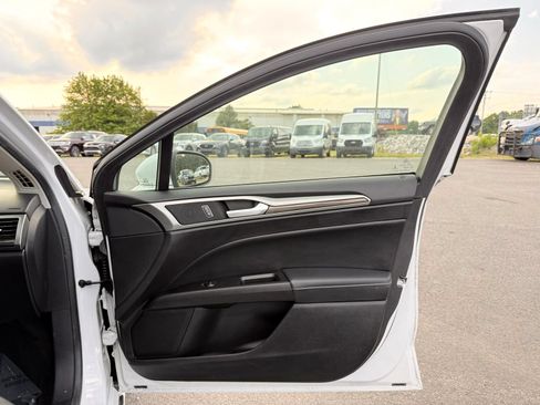 Used 2018 Ford Fusion SE w/ Equipment Group 602A FWD image 20