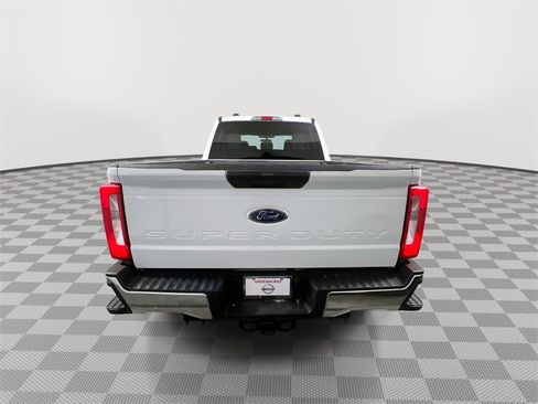 Used 2024 Ford F250 XLT image 7