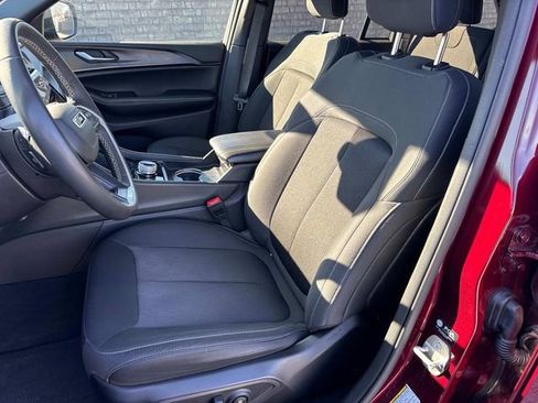 Used 2024 Jeep Grand Cherokee Laredo w/ Trailer Tow Package image 28